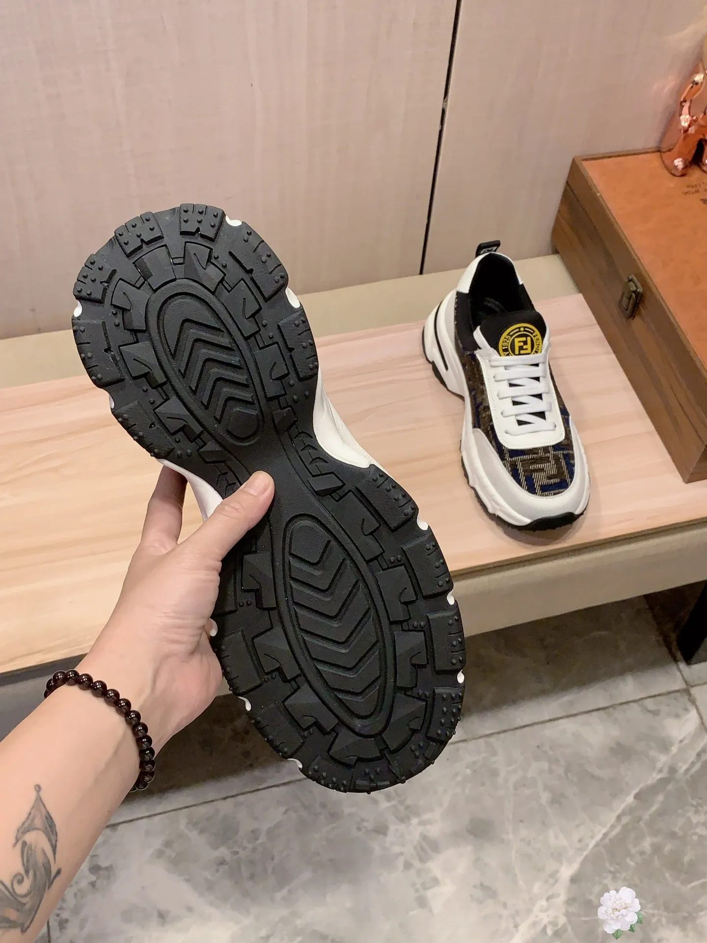 Men's men's shoes💰460💰💰🎩🎩[Lightning][Lightning] "FENDI*" The latest and most popular casual shoes, top brand [Seduce] luxury~purchase, top~quality. [Strong] The upper is made of imported breathable cowhide with material ➕ breathable sheepskin feet (•) and fine workmanship. The original stylish and stylish soft rubber wear-resistant and non-slip outsole is light and comfortable on the feet. The real thing looks better when photographed in person. 111: code: 38-44, 3️⃣ colors selected